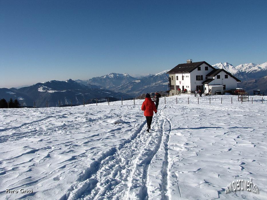 26 Rientriamo al Rifugio per il pranzo.jpg